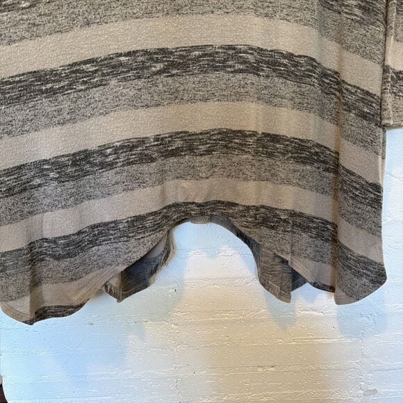 Boho-Chic BDG Long Sleeve Lightweight Asymmetric Dress Med - Picture 5 of 8